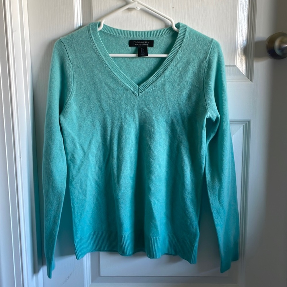 Tahari cashmere sweater